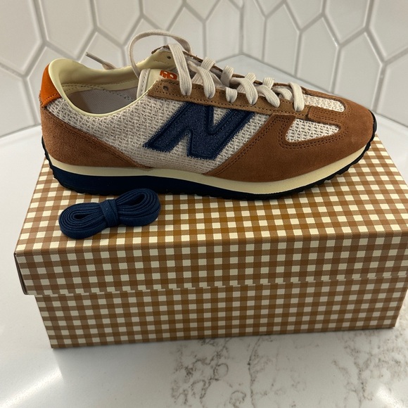 Sezane x New Balance Beige and Navy Sneakers - Picture 2 of 6